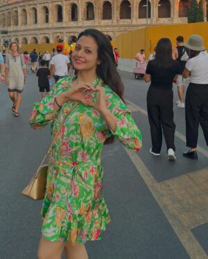 Koel Mallick Instagram - Passing this place brings a rush of memories 😍😍😍😍…ki korey tokey bolbo!!😊
#europetrip2023 #europediaries #rome #collosium #travel #happiness #love