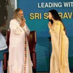Koel Mallick Instagram - Was an absolute pleasure being in conversation with the Indian guru & spiritual leader Sri Sri Ravishankar … #spiritual #guru #conversation #life #family #love #compassion