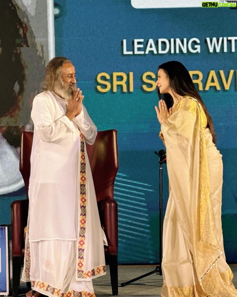Koel Mallick Instagram - Was an absolute pleasure being in conversation with the Indian guru & spiritual leader Sri Sri Ravishankar … #spiritual #guru #conversation #life #family #love #compassion