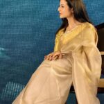 Koel Mallick Instagram - Was an absolute pleasure being in conversation with the Indian guru & spiritual leader Sri Sri Ravishankar … #spiritual #guru #conversation #life #family #love #compassion