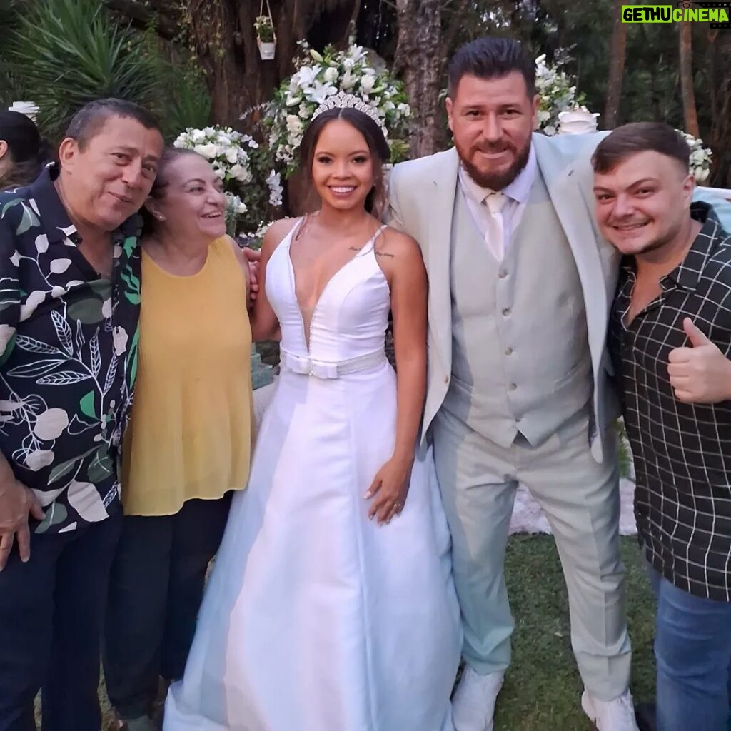 Konstantino Atanassopolus Instagram - Ontem foi o casamento da Pamela e do Diego, lindo casal! Desejamos felicidades ao casal. Foi uma linda cerimônia com uma big festa!!! 💥💥💥💥💥
