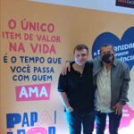 Konstantino Atanassopolus Instagram – Prestes a assistir “papai é pop” com meu Pai esse campeão que é pop e tudo mais hahahaha