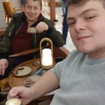 Konstantino Atanassopolus Instagram - Gostei tanto desta foto que postei aqui no Feed. Tomando um cafezinho da tarde com meu Pai. 🤗😍☕