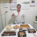 Konstantino Atanassopolus Instagram - Hoje cheguei nos 22 anos e só tenho a agradecer por cada dia de minha vida cheia bênçãos. Obrigado a todas as mensagens que recebi desde 00:00 até agora mensagens que me emocionaram. Valeuuu 😜🙏❤💪👊 Obrigado @sodiedoces e @ale_editora_chefe por todos esses doces bolos e salgados. 😍❤😊 Amor De Família