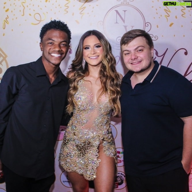 Konstantino Atanassopolus Instagram - Mais algumas fotos da festa de 1M de seguidores da Nathalia Valente. Uma festa top!!! 🎉🎊🔥