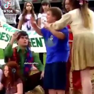 Konstantino Atanassopolus Instagram - A vibe do Adriano... Paz e amor ✌️
Créditos: sbtnovellas no TikTok.
Adorei esse vídeo KKKKKK
#paz