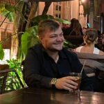 Konstantino Atanassopolus Instagram - 😎🕺Noite paulista🕺😎 Mais um ano de vida Banana Café