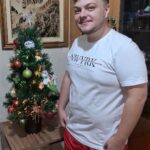 Konstantino Atanassopolus Instagram - Feliz Natal a todos com muitas bênçãos e felicidade. Mais um Natal logo mais um novo ano. 🎅🎄❤️🙏 Feliz Natal & Alegria
