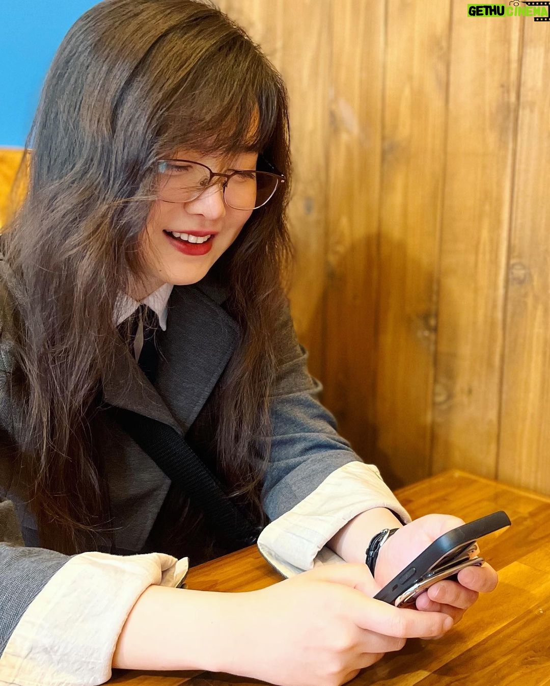 Koo Hye-sun Instagram - 제 24회 쇼트쇼츠 국제 단편영화제 '관객상' 상금을 받았는데요. 경제가 어려워져서 학식을 못챙기는 학생들이 있다는 소식에 모교인 성균관 대학교 '후배 사랑 학식 지원 기금 캠페인'에 기부하였습니다. 큰 금액은 아니지만 후배들이 잘먹고 다니길 바라는 마음으로.