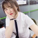 Koo Hye-sun Instagram - 계절학기 수업중이여요. 학생복 차림으로 도서관에서 사부작 사부작.