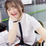 Koo Hye-sun Instagram - 계절학기 수업중이여요. 학생복 차림으로 도서관에서 사부작 사부작.