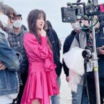 Koo Hye-sun Instagram - 새벽에 드리는 러브레터 2편) 23살때 처음 영화를 시작하여 6편에 단편과 3편의 장편. 2편의 광고를 연출한 쿠감독입니다. 어언 연출자가 된지도 16년이 흘렀네요. 제가 얼굴은 아직 쓸만하고(?)어려보여도(?) 곧 마흔을 앞두고 있어 그런지. 이제 감독으로 또 한 인간으로 저의 식구들에게 존중받고 있음에 진심으로 감개무량하고요. 저 또한 프로젝트에 수장으로써 스텝분들을 무한 신뢰하니 우리의 현장은 진실로 충만하다는 생각이 들어 행복합니다. (쑥스럽..)묵묵히 곁에 있어준 나의 10년 지기 스텝들! 사랑하는 나의 아재들! 언제나 고맙습니다. 이번 TRY광고를 진행하며 저의 전화 한통에 머뭇거림 없이 다시금 자신의 바쁜 일정을 쪼개어 소중한 시간을 희생하고! 모두 모여준 나의 아재들. 그 의리에 감사하고 또 오래오래 함께 작업하길 바라는 마음입니다. p.s 나의 든든한 어깨이자 오른팔이신 윤주환 촬영 감독님, 어디서든 어떤 강풍이든 다 막아주시는 전병윤 조명 감독님, 정이 참 많은 나의 시어머니(?)이자 늘 내 편인 현정훈 편집감독님, 역시! 디테일! 만능!이시훈 미술감독님, 일잘러와 통찰러의 달인 최서영 피디님. 나의 뮤즈이자 천재 아티스트 최인영 음악감독님! 그리고 이번 프로젝트는 참여하지 못하였지만 나를 가장 열받게하고 내가 가장 괴롭히는(만나면 하루 열두번씩 투닥거리지만 가끔 매우 친함) 애증의 고석동!!!!!(조감독님),내가 좋으면서 싫은척하는 츤데레 능력자 김용구 녹음기사님 등등...이들은 모두 구혜선 감독과 종신계약이니 그리들 아시길요. 협박중이나 그럼에도 추앙합니다.