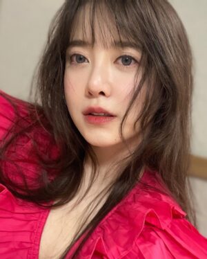 Koo Hye-sun Instagram - 오랜만에 광고의상 피팅중인데요. 무슨 광고일까요.