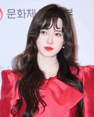 Koo Hye-sun Instagram - 작년에 이어 올해도 춘사국제영화제(제26회)심사위원으로 참여하게되었는데요. 수많은 분들의 노고의 감사드리며 언제나 영화제의 번창을 기원하겠습니다.