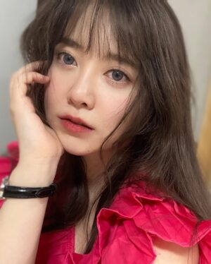 Koo Hye-sun Instagram - 오랜만에 광고의상 피팅중인데요. 무슨 광고일까요.