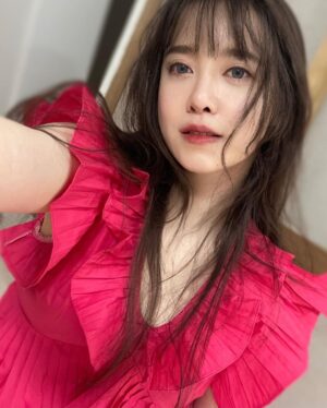 Koo Hye-sun Instagram - 오랜만에 광고의상 피팅중인데요. 무슨 광고일까요.