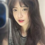 Koo Hye-sun Instagram - 저의 새 파트너인 Meta Cat팀을 소개해드릴게요. 메타캣은 국내 NFT 프로젝트 중 가장 가능성있고 영향력있는 프로젝트 팀입니다. 그간 NFT 협업 제안들에 대하여 여러모로 확신(?)을 갖기 어려워 작품화를 결정내리지 못하였는데요. 메타켓과 협업은 아주 간단히 결정할수 있었고요. (이유는 추상적일수 있는 NFT라는 개념을 구체화한 유일한 팀이었기 때문에!) 위 작품은 국내 NFT 프로젝트 ‘메타캣 유니버스(Meta Cats Universe)’의 NFT 캐릭터와 저의 그림 '무제'를 콜라보레이션한 작품이고요. 1만개의 CARD ART와 3천개의 Signed ART를 선보여 드릴 계획입니다. 제 그림은 모두 '무제'입니다. '무제'는 무한성을 의미하기도 해요. 예술은 언제나 무한한 가능성이 있어 재미가 있지요! 그것이 논쟁이든 뭐든간에!ㅎ