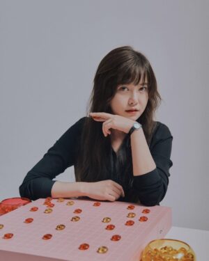 Koo Hye-sun Instagram - 월간 바둑 표지를 찍게 되었어요. 취미로 하는 바둑인데 영광입니다. 바둑을 연구하시는 모든 분들을 존경합니다..!