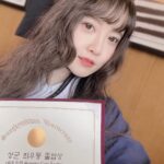 Koo Hye-sun Instagram – 졸업식! summa cum laude 받았어요! 감사합니다…행복합니다…♥️