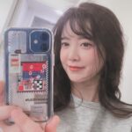 Koo Hye-sun Instagram - 여러분. 오랜만이여요! 저의 작품을 담은 모바일 컬렉션을 런칭하게 되었어요. ♥️수익금은 노인복지를 위해 기부 할 예정이고 또 나눌 예정이여요.♥️ 많은 관심 부탁드려요. (👉프로필 상단 링크 걸어두었어요.) *구혜선x위아트x페스티버의 협업 컬렉션은 3월 15일부터 페슈티버 공식 스토어와 무신사를 통해 만나볼 수 있습니다. @festiver_official @weart.kr #페스티버 #festiver #위아트.