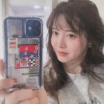 Koo Hye-sun Instagram - 여러분. 오랜만이여요! 저의 작품을 담은 모바일 컬렉션을 런칭하게 되었어요. ♥️수익금은 노인복지를 위해 기부 할 예정이고 또 나눌 예정이여요.♥️ 많은 관심 부탁드려요. (👉프로필 상단 링크 걸어두었어요.) *구혜선x위아트x페스티버의 협업 컬렉션은 3월 15일부터 페슈티버 공식 스토어와 무신사를 통해 만나볼 수 있습니다. @festiver_official @weart.kr #페스티버 #festiver #위아트.