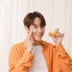 Korapat Kirdpan Instagram - 🧡✨ LANEIGE: Glow & Grow Together ✨🧡 เมื่อเพื่อนวัยเด็กกลับมารวมตัวกันอีกครั้ง แต่มีเพื่อนคนหนึ่ง ดูไม่สนิทกันเหมือนเดิม อะไรที่ทำให้เพื่อนคนนี้เปลี่ยนไป มาดูกัน! #LaneigeThailand #LANEIGExNanonNamtanJan #RadianCDoubleEssence #RadianCCream