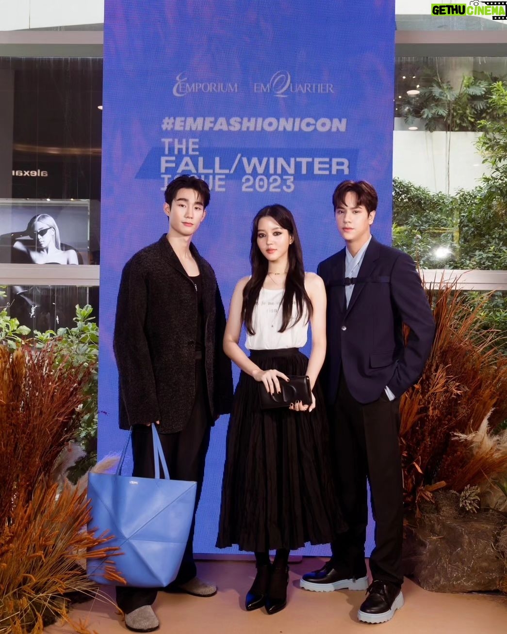 Korapat Kirdpan Instagram - 🌌🪐 Me in @off____white 💙 #OffWhite #OffWhiteBangkok @EMPORIUM_EMQUARTIER #EMFASHIONICON : THE FALL/WINTER ISSUE 2023 อัพเดตเทรนด์แฟชั่นล่าสุดและไอเท็มเด็ดประจำฤดูกาล Fall/Winter 2023 จากแบรนด์แฟชั่นชั้นนำระดับโลก ที่ The Emporium และ The EmQuartier #TheFallWinterIssue2023 #Emporium #EmQuartier
