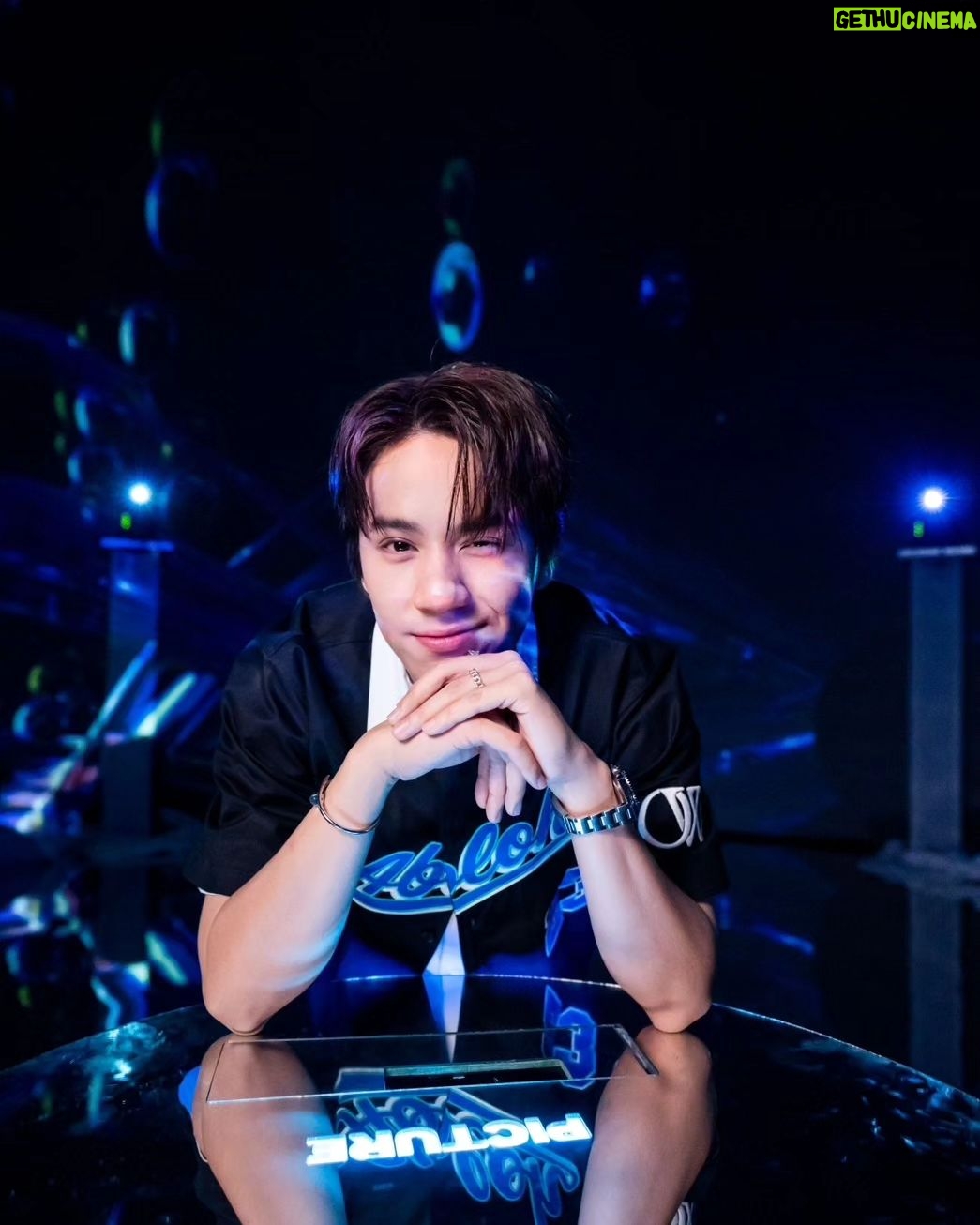 Korapat Kirdpan Instagram - มาซ่าาา ให้สุดแบบนี้ ที่งาน PEPSI INTO THE NEW ERA 💙🖤 เปิดสู่โลกใหม่ของเป๊ปซี่ พร้อมโลโก้ใหม่และประสบการณ์ใหม่ที่ IMMERSIVE GLOBE ใหญ่ยักษ์กลางลานเซ็นทรัลเวิลด์ แสง สี เสียง คือที่สุด! ได้ยินว่ายังมี Exclusive Mini concert ที่จะจัดใน globe อีกด้วย ติดตามการจองได้ที่เพจ @PepsiThai ได้เลย จัดแค่ 8 วันเท่านั้น ! ตั้งแต่ 25 กุมภาพันธ์ - 3 มีนาคม 2567 ณ ลานเซ็นทรัลเวิลด์ จองบัตรผ่าน LINE @Pepsi ฟรี! ไม่มีค่าใช้จ่าย #PEPSIINTOTHENEWERA #เป๊ปซี่ซ่าหน่อยมั้ย