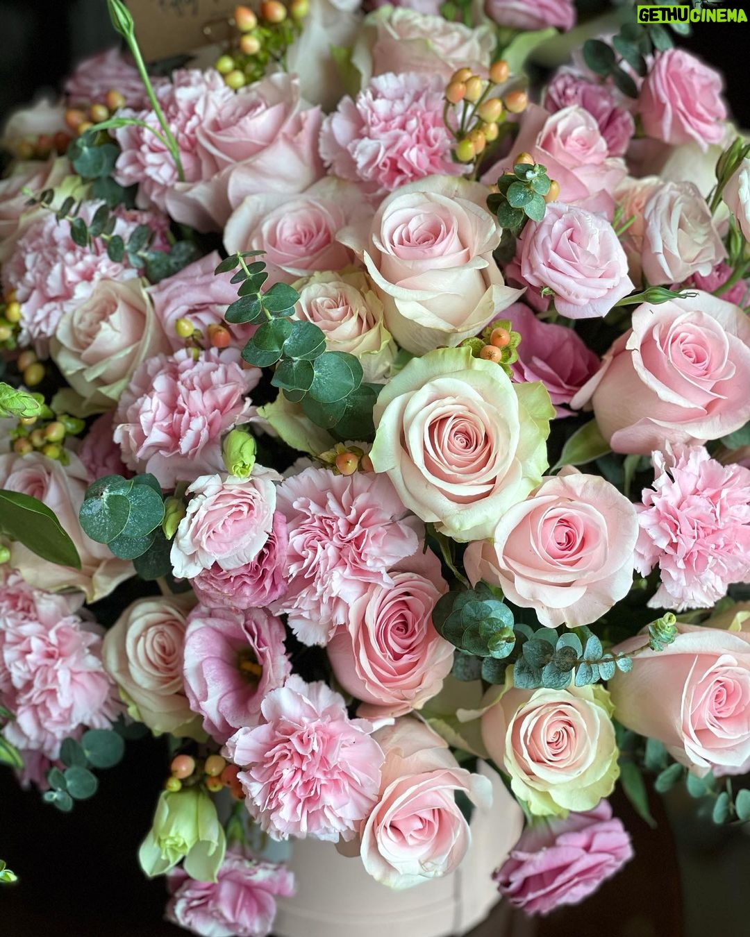 Kris Aquino Instagram - Never again will i compare flowers & lechon... BECAUSE now kailangan kong bawiin ang sinabi ko... nakaka HAPPY sa lahat ang lechon pero nakaka KILIG sa recipient ang flowers kapag ganito ang mga arrangements.