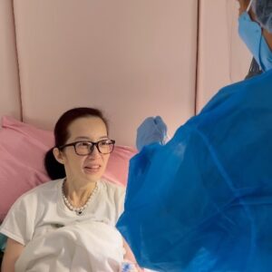 Kris Aquino Instagram - Not a long caption:

Maraming salamat po sa lahat ng nagdasal for my recovery. Here’s the TRUTH as explained by my attending physician Dr. Niño Gavino, an exceptional Filipino American doctor based in Houston who successfully diagnosed what’s really wrong with my health.

i’ll miss you- my friends & followers very much. Time is now my enemy, naghahabol kami hoping na wala pang permanent damage to the blood vessels leading to my heart. 

so many people to thank but I choose to do that privately. #grateful

For now and the next few years- sadly, it’s goodbye. Praying na kayanin ng katawan ko itong matinding pagsubok. 

kahit 17 hours away na kami nila kuya josh & bimb to fly to & the Pacific Ocean separates the 🇵🇭 from 🇺🇸, i’d still like to end this with #lovelovelove
💛💛💛