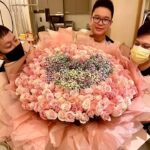 Kris Aquino Instagram – i’ve received many flowers in my life, BUT these are the most roses i’ve received, and all because they wanted to thank me for all the orders we recently placed. @petalier_ THANK YOU for having never changed in the service you give me & my team considering how much your company has grown- even if we’ve been harassing you for about 3 weeks now… super proud of you both @ddianeyap and Lauren! i had the pleasure of featuring you in 1 of my early webisodes i’m not sure if it was about 4 years ago… Thank you for the gratitude (that’s why i edited a video).
P.S. i almost fell while standing on the sofa taking the pic while Bimb, @alvingagui, and @narsgeraldfiel tried their best to hold the huge flower arrangement up. FYI it actually took 4 men to carry the arrangement into our unit. Shangri-La The Fort, Manila