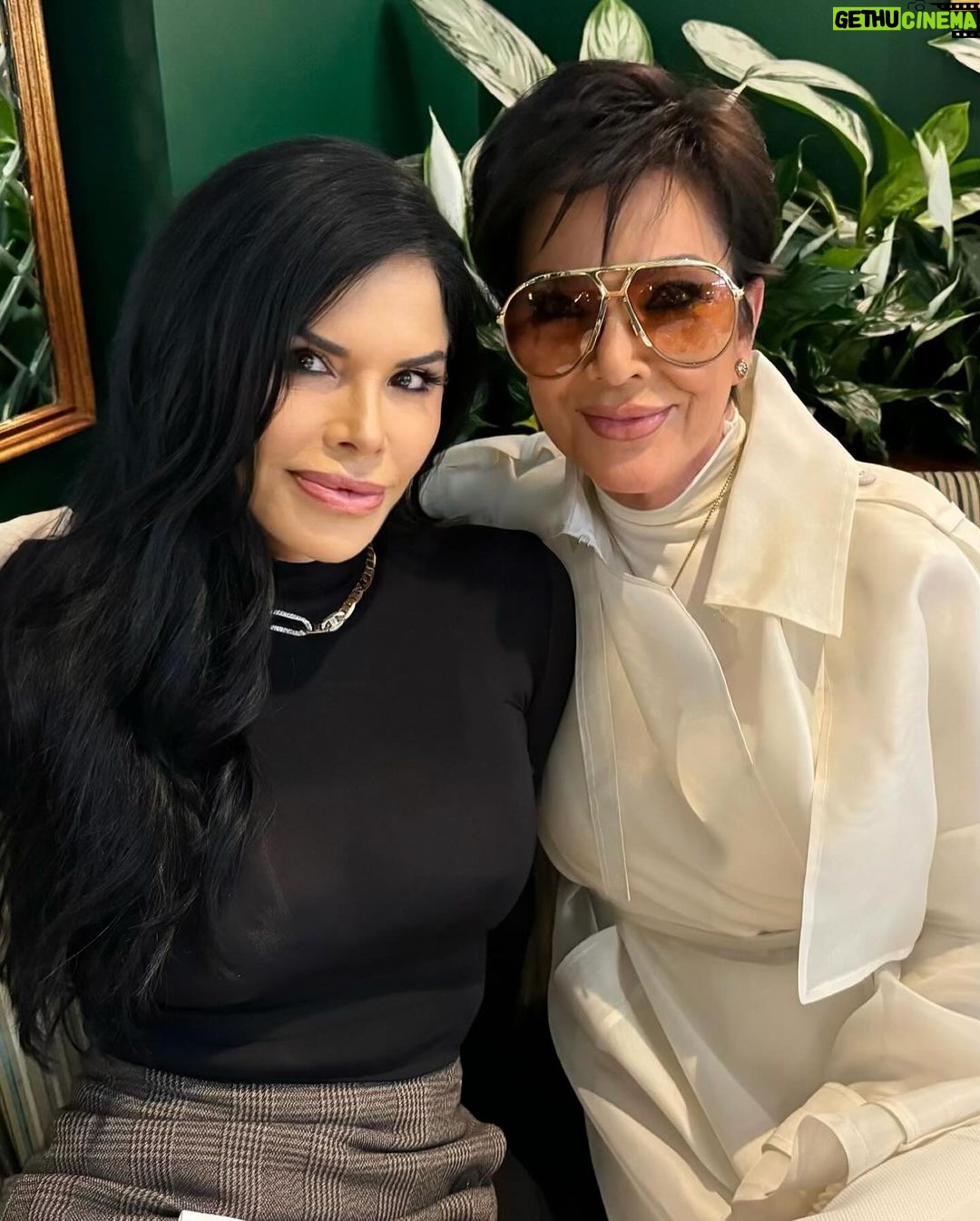 Kris Jenner Instagram - Rainy day lunch with my girl @laurenwsanchez 🥰