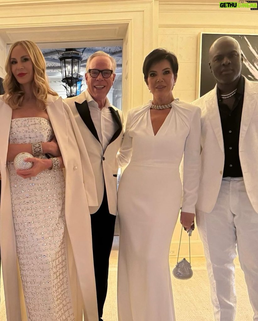 Kris Jenner Instagram - Last night was so amazing! Congratulations to my dear friend Dee @mrshilfiger who received the Philanthropic Leadership Award from @amfar, an important cause that Dee has been supporting for over 30 years! I am so proud of you Dee!!! @tomford @coreygamble @tommyhilfiger @theofficialsting @gettyimages @givenchy