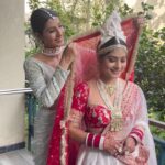 Krishna Mukherjee Instagram – Needless to mention how many languages are spoken in our house 🤪 Happy Anniversary maaro dhikros, Sukhi Thako.. brrruaah.. cheers 🥂 😂
.
.