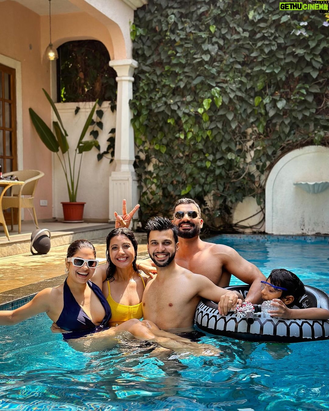Krishna Mukherjee Instagram - Almost exactly after a year the four of us are in Goa again.. #Anniversarysoonđ and couldnât have asked for a better place then to hang out in this Private Luxury Villa - Penache by @stay.elivaas , thank you for the wonderful memories âĽď¸ . #LuxuryVillaGetaways #ElivaasStay @tigvillas.goa Assagao, Goa, India