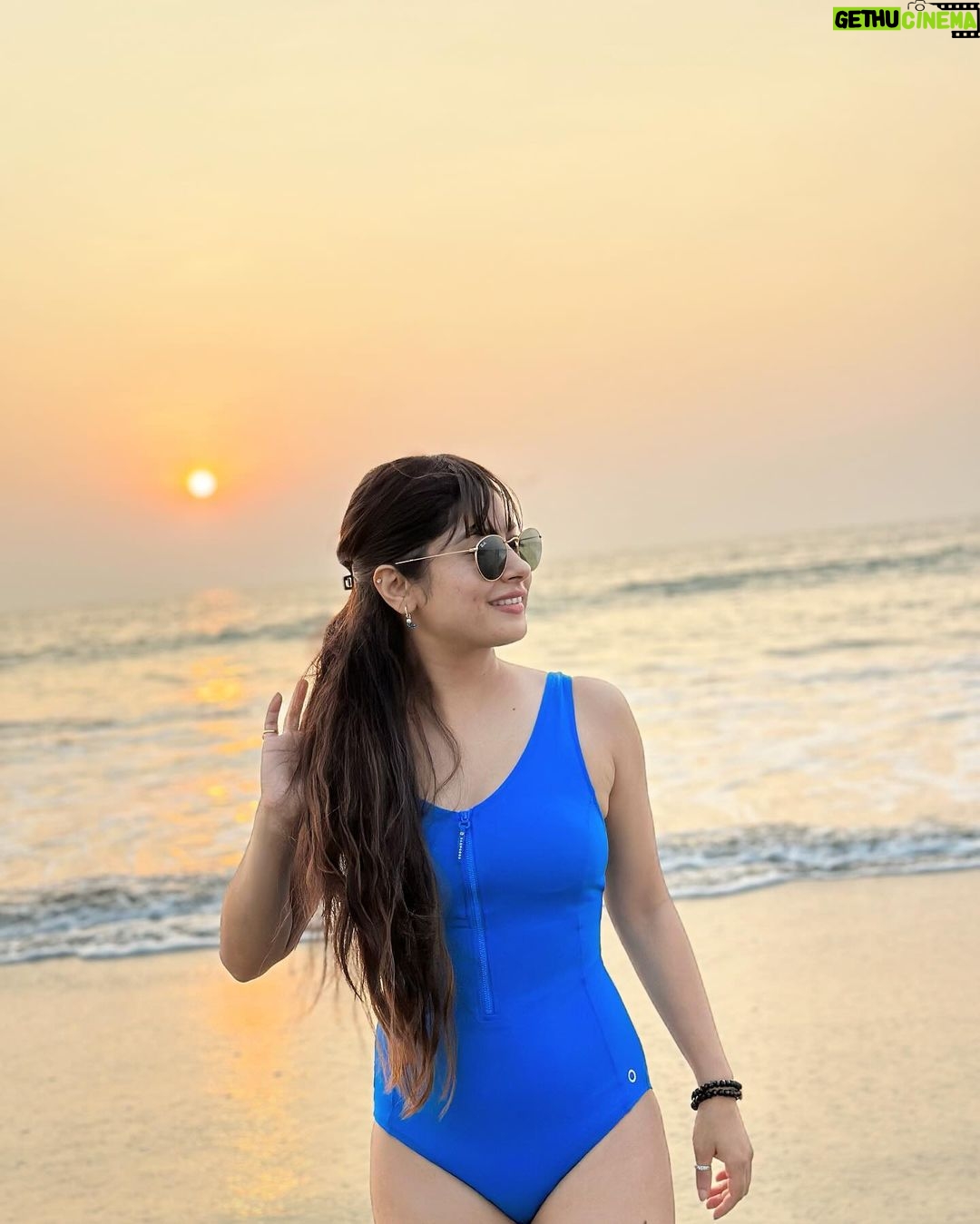 Krishna Mukherjee Instagram - “I am drowning in the deep blue of your love, and I never want to come up for air.” “Your blue touch melts my heart like the warmth of the summer sun.” “Like the sky and the sea, our love stretches to the horizon, infinite and boundless.” 💙