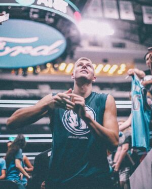 Kristaps Porziņģis Instagram - Since day 1 the fans and the city of Dallas welcomed me with open arms and I will always be grateful for that.
To my teammates, coaches, organization and the city THANK YOU! I wish you all continued success 💙