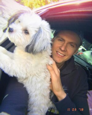 Kristaps Porziņģis Instagram - Toby keeping my spirits high during my rehab 🐶