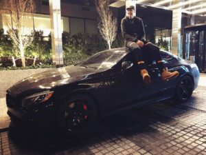 Kristaps Porziņģis Instagram - Proud of my team tonight! 🔶🔷
Hope to be back soon with my guys
Heres a picture of me and my 🚀 :)