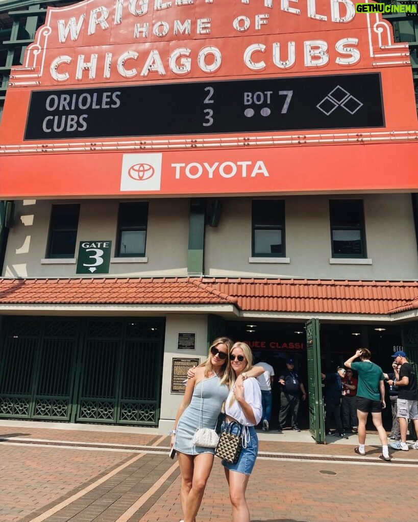 Kristin Cavallari Instagram - Chicago. Full send. Chicago, Illinois