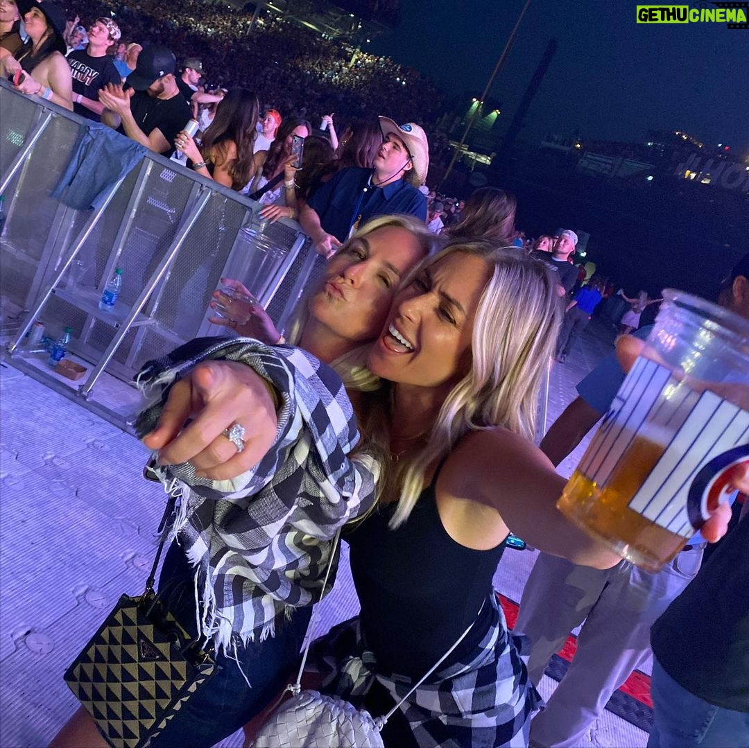 Kristin Cavallari Instagram - Chicago brings out the best of me Chicago, Illinois