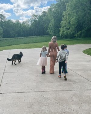 Kristin Cavallari Instagram - 3 generations of the ladies. I learned how to be a mom from my mama and for that I am very grateful. Don’t know what I would do without her. Happy Mother’s Day to all the amazing moms out there 💕