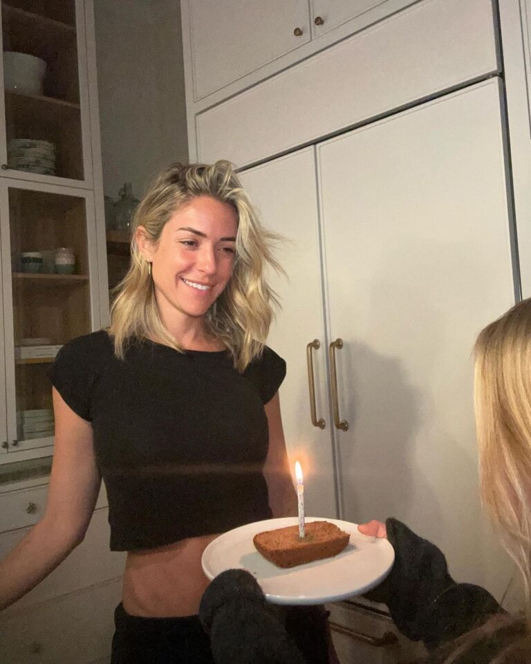Kristin Cavallari Instagram - Happy to keep getting older as the years keep getting better. Buttttt how the heck am I 37?!! 🤣