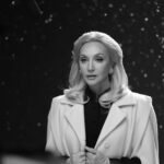 Kristina Orbakayte Instagram - Погружение в праздничную атмосферу с французским шиком произойдет уже 28 декабря, с выходом музыкальной кинофантазии «Я тебя люблю — Je t’aime» на @kion.ru 🎬🎼
