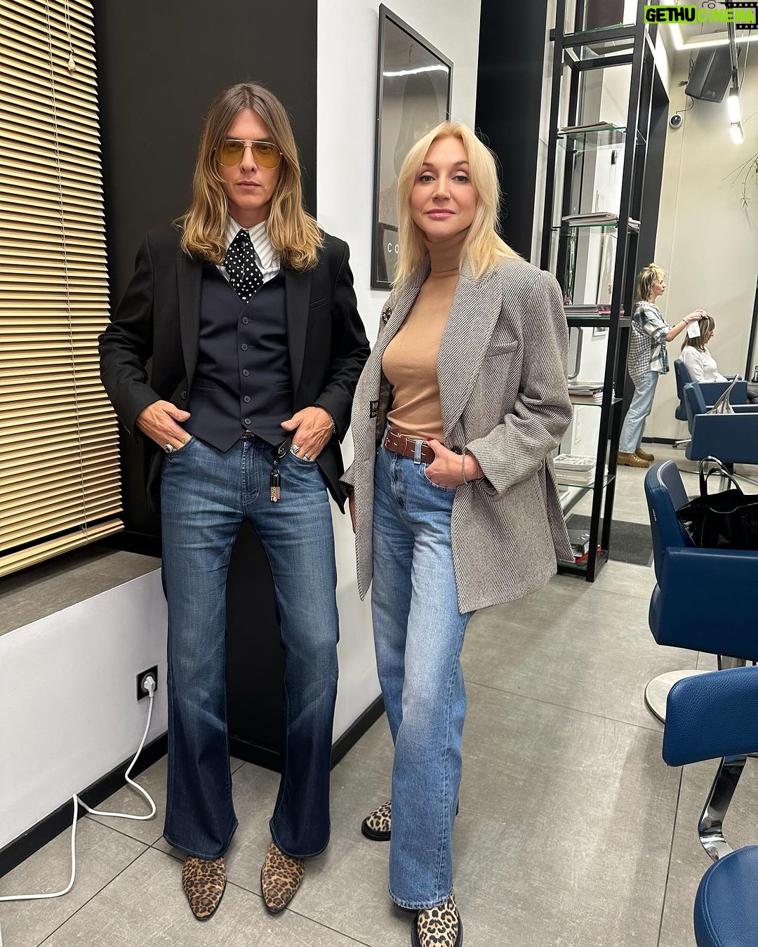 Kristina Orbakayte Instagram - Гармония дружбы - это ли не счастье 🕊️❤️✌️ @vladislavlisovets @contora_lisovets Парикмахерская Контора Vladislav.Lisovets