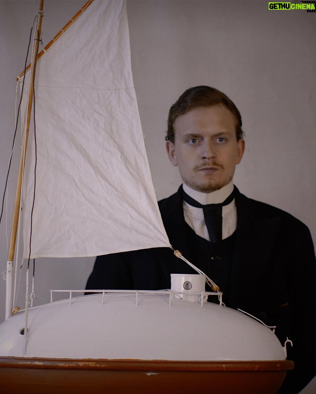 Kristofer Hivju Instagram - URÆD - FEARLESS Second ep airs tonight 20.35 Both episodes available now on @nrk TV! Documentary about the forgotten Norwegian hero #olebrude and his amazing lifeboat - directed/ide/script/staring @grymolvaerhivju As Brude @vebjornenger_ Prodused my #Tindefilm @hilde.nerland 🎥 by @lofotor 🎼Music: @jonathangregorysylviastrand VFX #pikselsmia @atlap