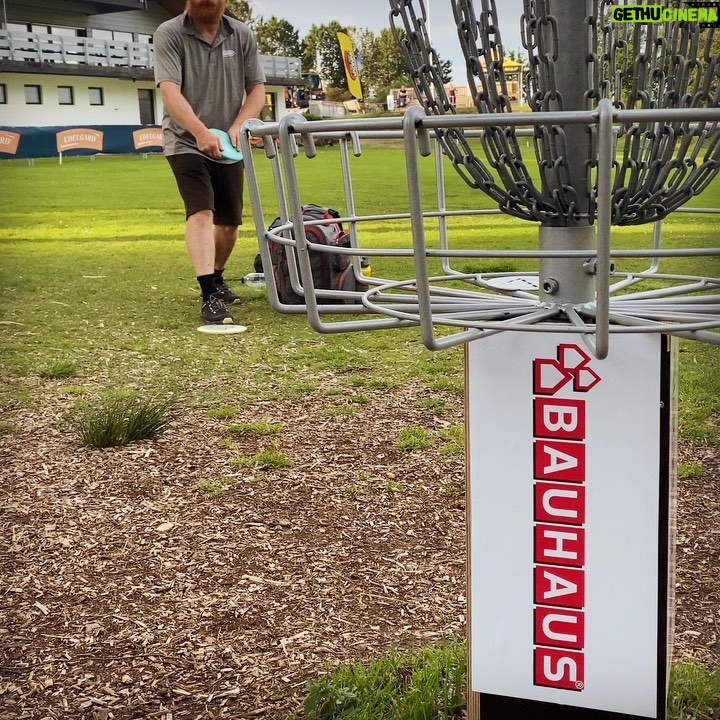 Kristofer Hivju Instagram - Sorry Fred. It is a very dangerous game. #discgolf Thanks to @bauhaussverige for supporting the sport #bauhaus And to @josteinhaaland for the inaguration in @hrompelokt Getting ready for the tournament @pcs_sulaopen #sverrefredrikhermansen @bauhausnorge Vassetvatnet