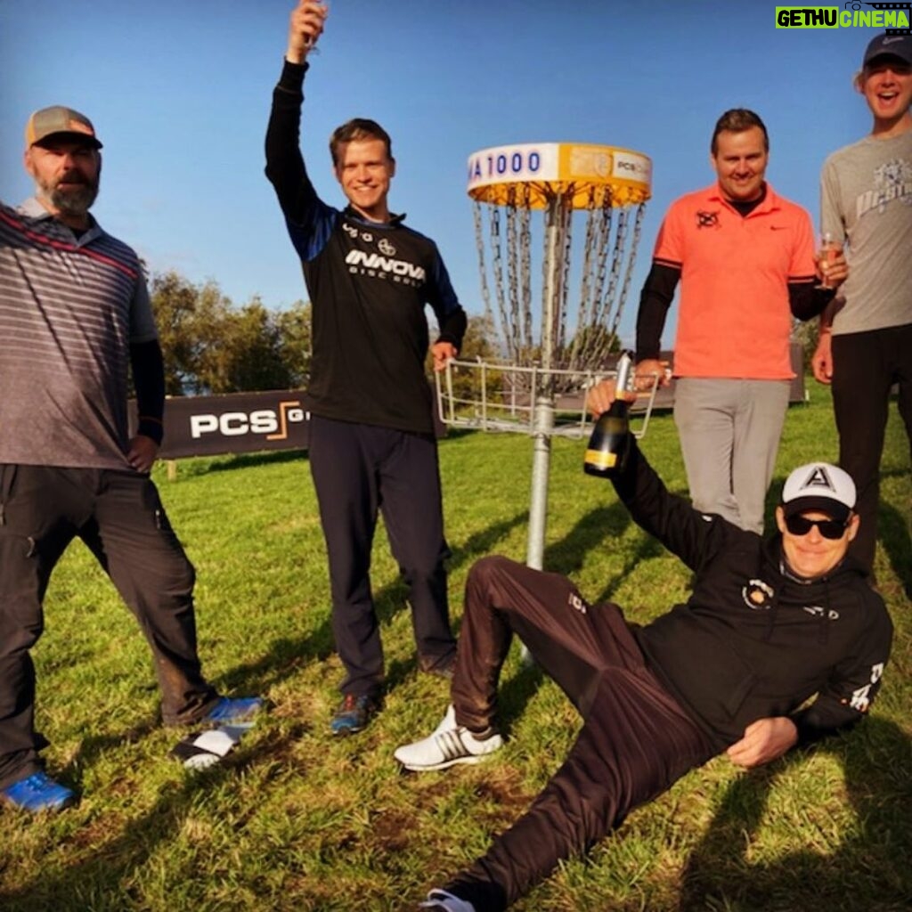 Kristofer Hivju Instagram - When you miss a putt 🤯 And how it should have been done! Brilliant played by the Norwegian champ @knut_haaland 🏆 who won the #pcsopen tournament last weekend followed by the eminent players @peterlundedg and #stålehakstad Thanks to @innovadiscs and the superbly hosted by #jørangjelstenlufall @frisbee_1 and #sivertøverås @overaasfrisbeegolf Next years @pcs_sulaopen is going to be EPIC! #vassetdiskgolfpark @josteinhaaland #teaminnova #innovadiscs100k First video by #olemariusbårdsnes Øverås
