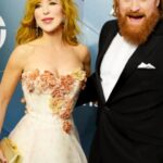 Kristofer Hivju Instagram - Great night at the #sagawards #sagawards2020 ! 🙌🏻 An honor to be nominated - congrats to the winners! @grymolvaerhivju ‘s beautiful dress by @oveharderfinseth Toxido by my long time partners @riccovero_man Thank you to our hairmaster @svetlanahairstailist @sistemohikaner and @ellaguthus Homage to my agencies @panoramaagency and @unitedtalent Jewelry from @katehermansen and @carolinesvedbom Grooming @christinadetroit Thanks to @bellebijouxnorway #gameofthrones #riccovero #ad #sagaftra The Shrine Auditorium