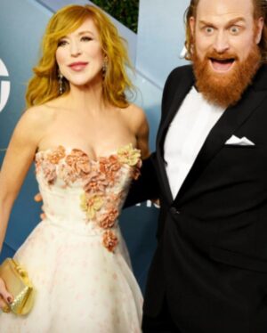 Kristofer Hivju Instagram - Great night at the #sagawards #sagawards2020 ! 🙌🏻 An honor to be nominated - congrats to the winners! @grymolvaerhivju ‘s beautiful dress by @oveharderfinseth Toxido by my long time partners @riccovero_man Thank you to our hairmaster @svetlanahairstailist @sistemohikaner and @ellaguthus  Homage to my agencies @panoramaagency and @unitedtalent Jewelry from 
@katehermansen and @carolinesvedbom Grooming @christinadetroit Thanks to @bellebijouxnorway #gameofthrones #riccovero #ad #sagaftra